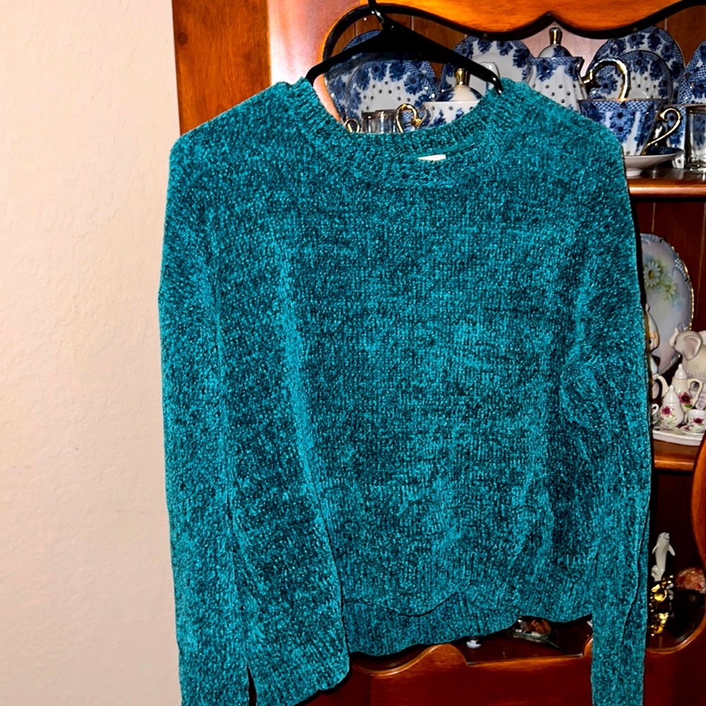 CUTE and COMFY sweater!!! And very warm!